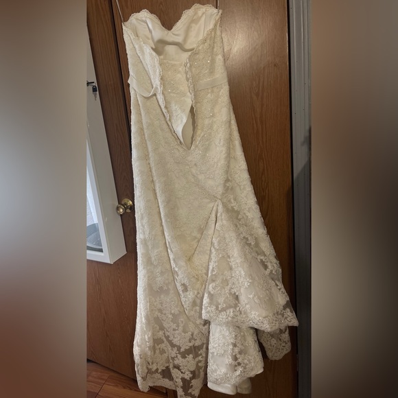 Wedding dress for sale. Includes veil and crown. - Picture 2 of 8